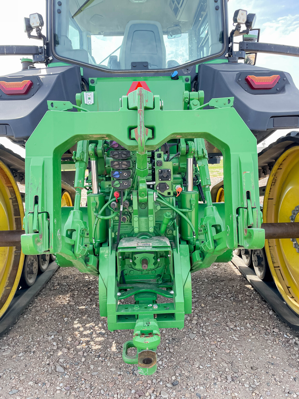  2022 John Deere 8RT 370 at LandMark in Minden, NE