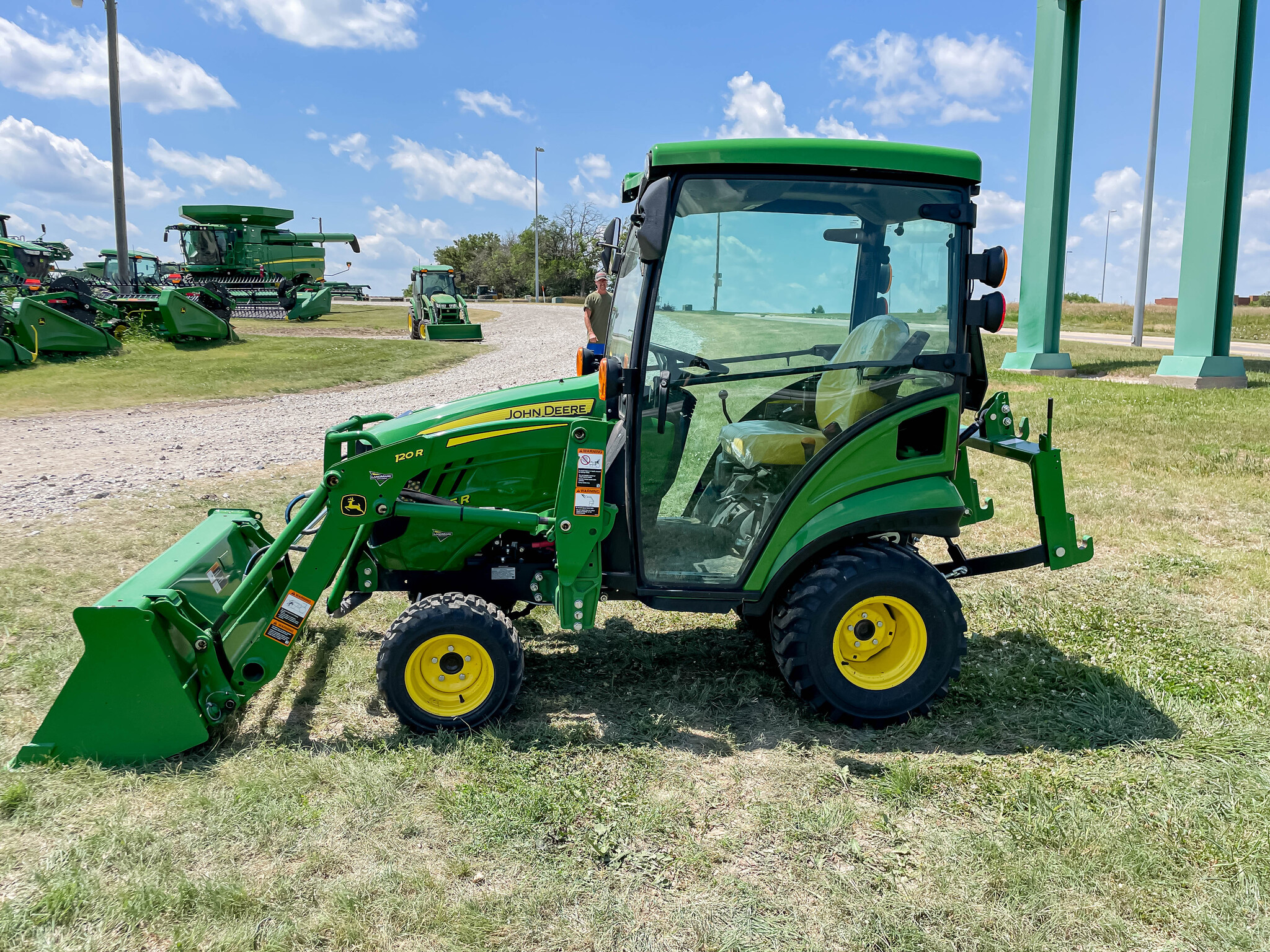  2022 John Deere 1025R at LandMark in Hastings, NE