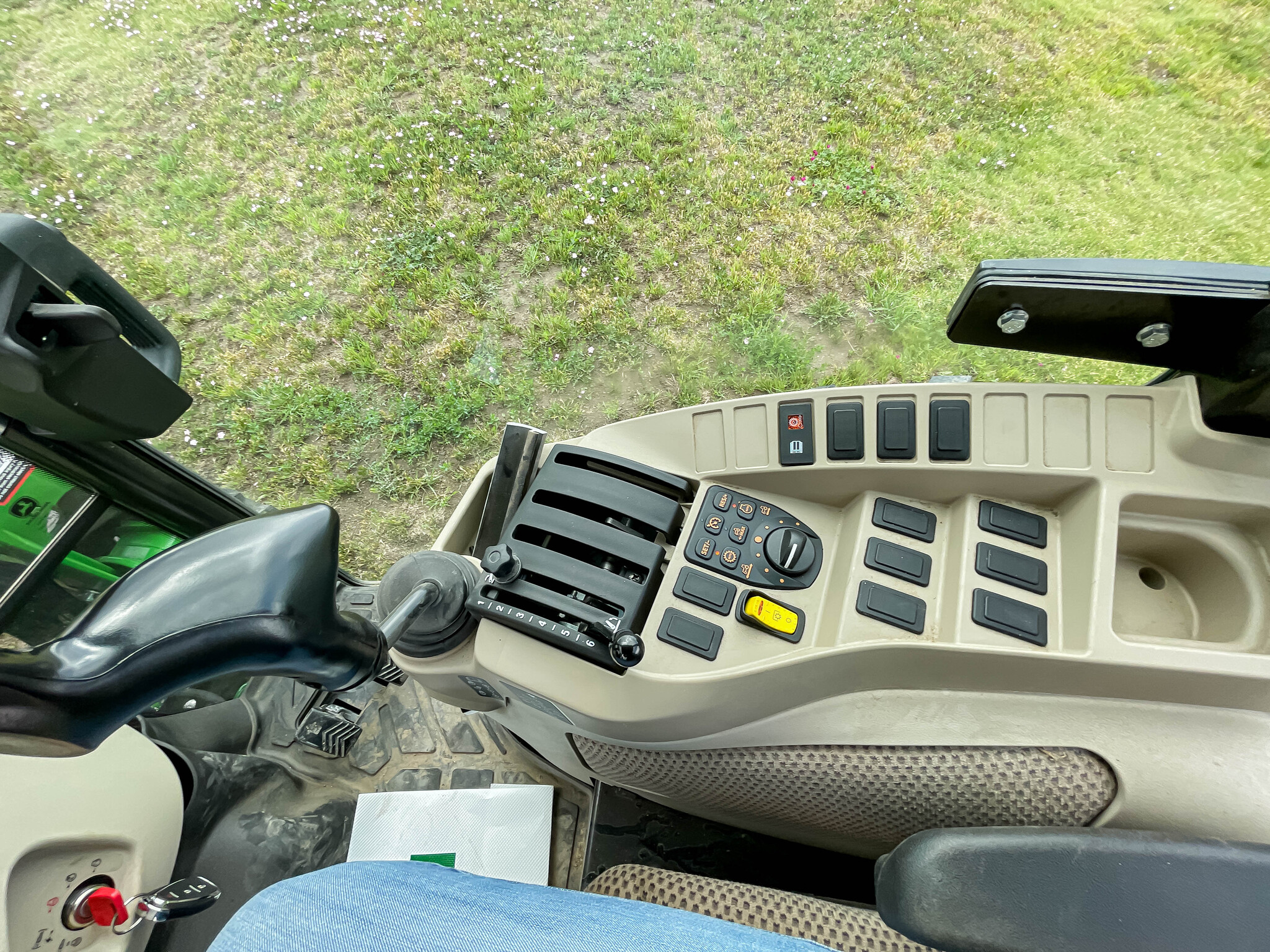  2022 John Deere 4052R at LandMark in Red Cloud, NE