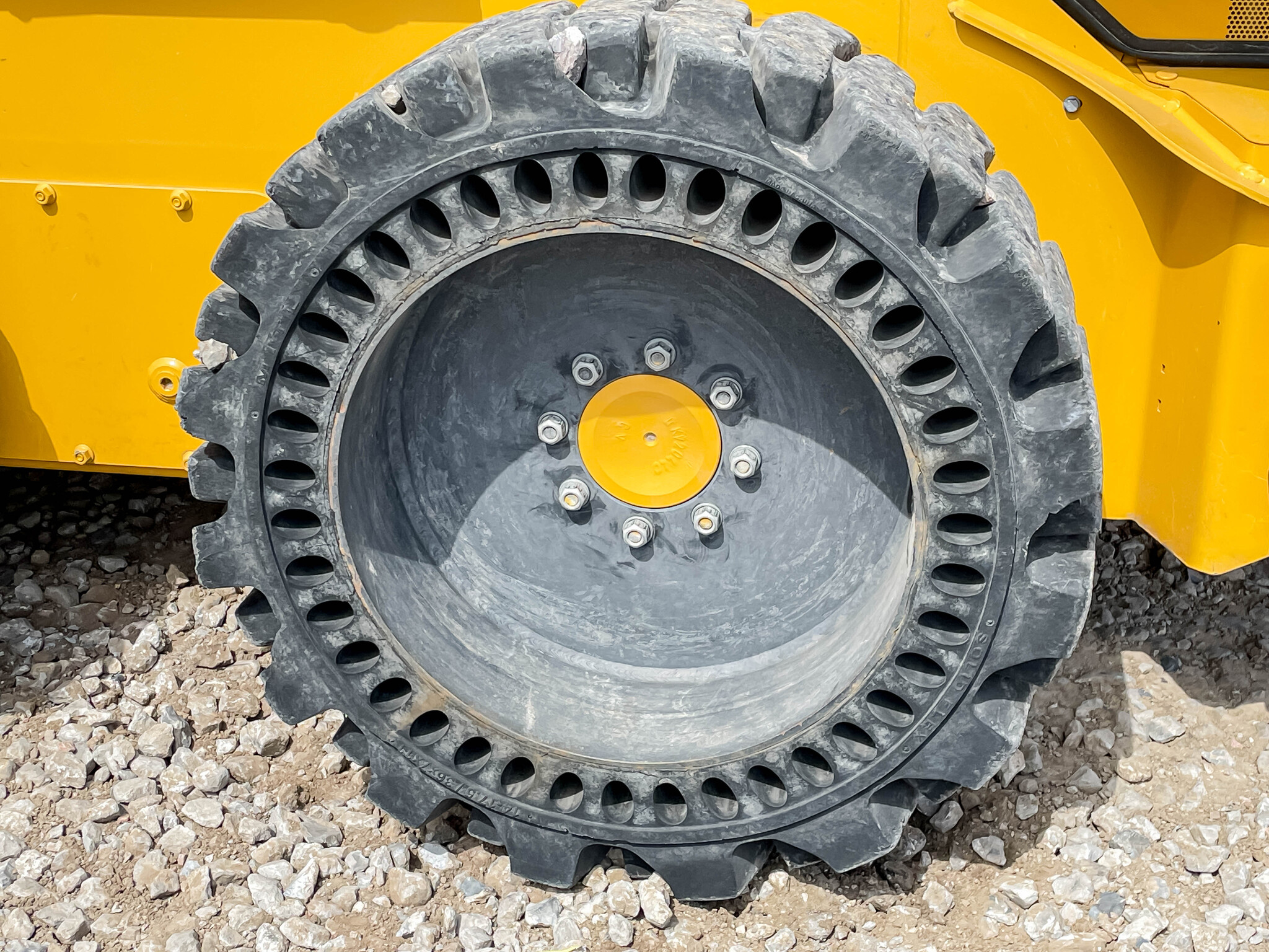  2022 John Deere 332G at LandMark in Superior, NE