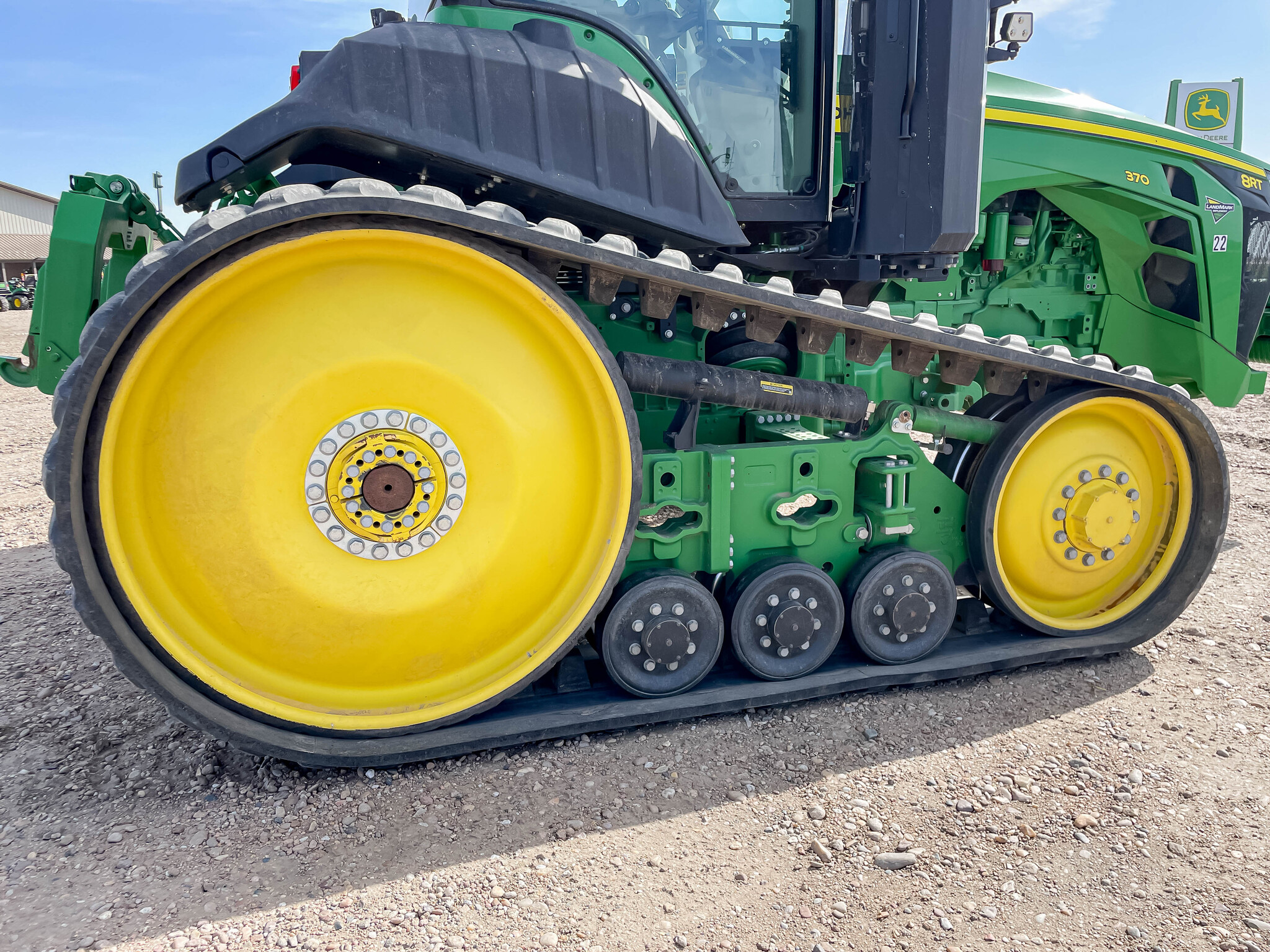  2022 John Deere 8RT 370 at LandMark in Minden, NE