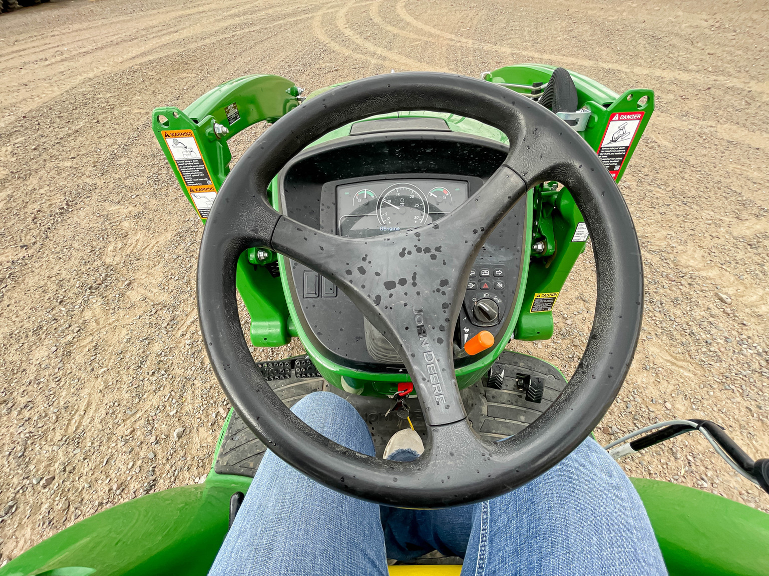  2022 John Deere 3033R at LandMark in Gothenburg, NE