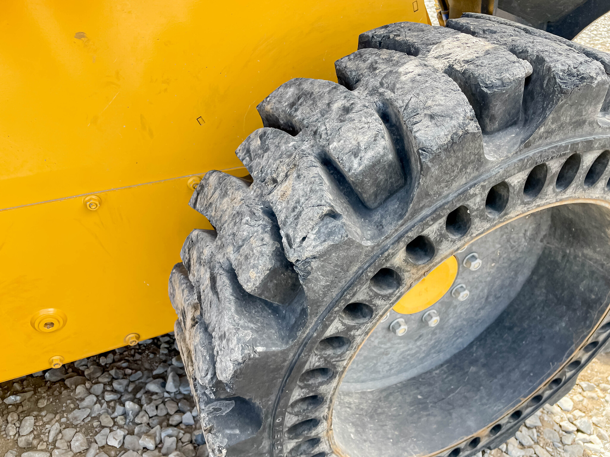  2022 John Deere 332G at LandMark in Superior, NE