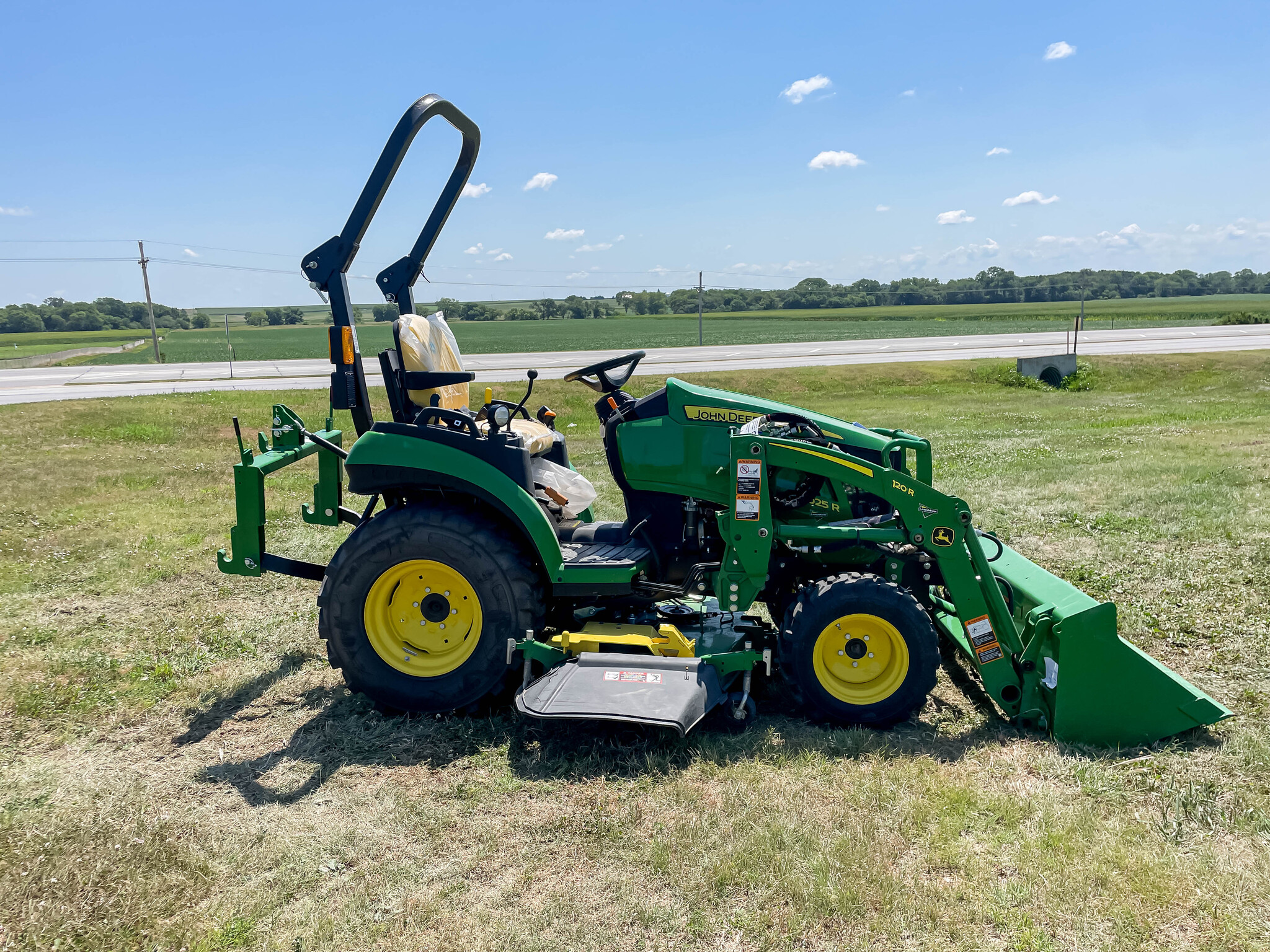  2023 John Deere 2025R at LandMark in Beatrice, NE