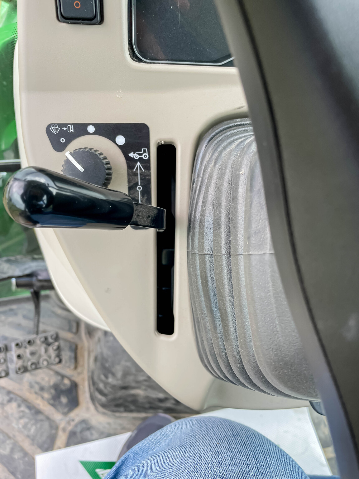  2022 John Deere 4052R at LandMark in Red Cloud, NE