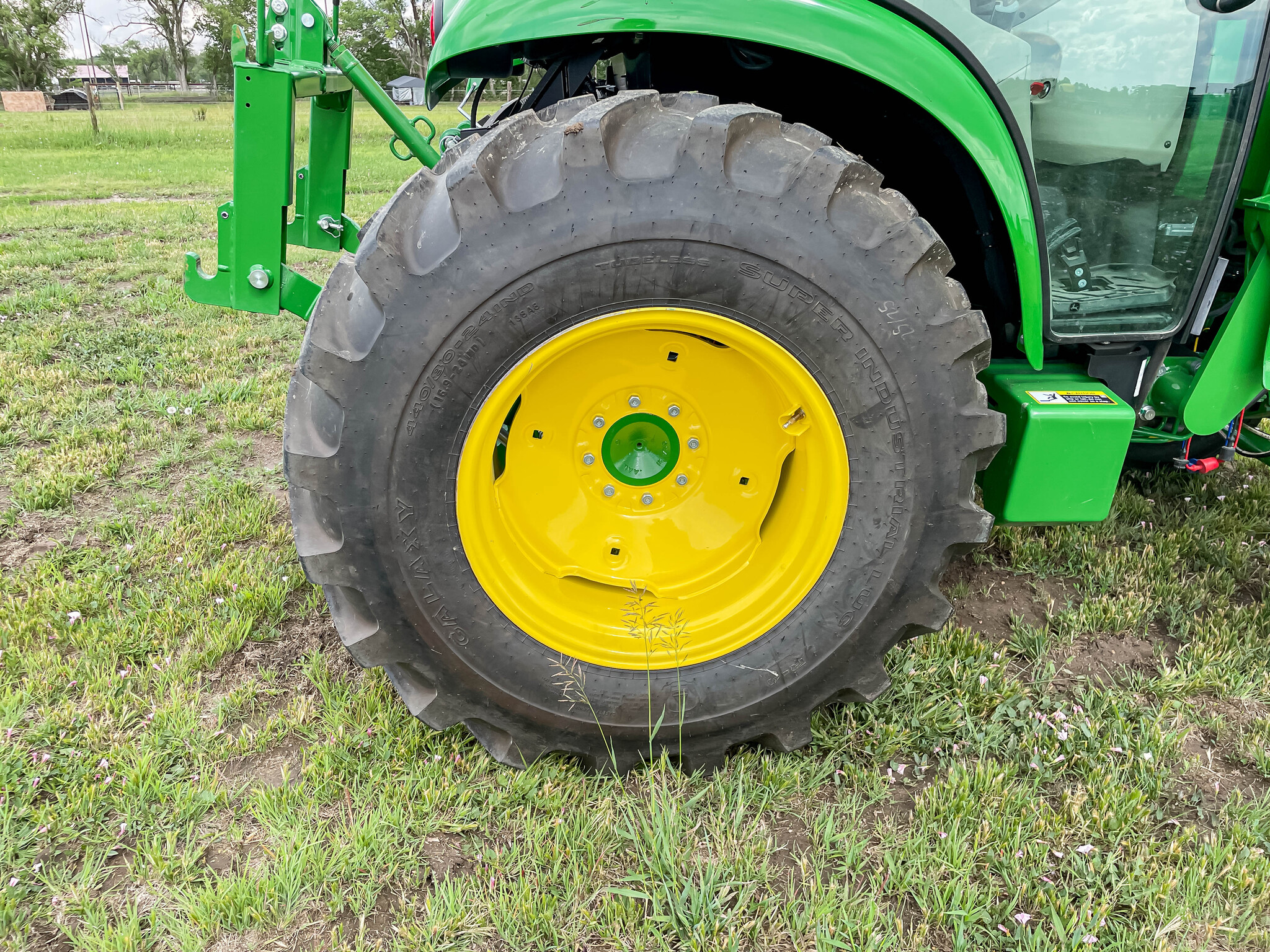  2022 John Deere 4052R at LandMark in Red Cloud, NE