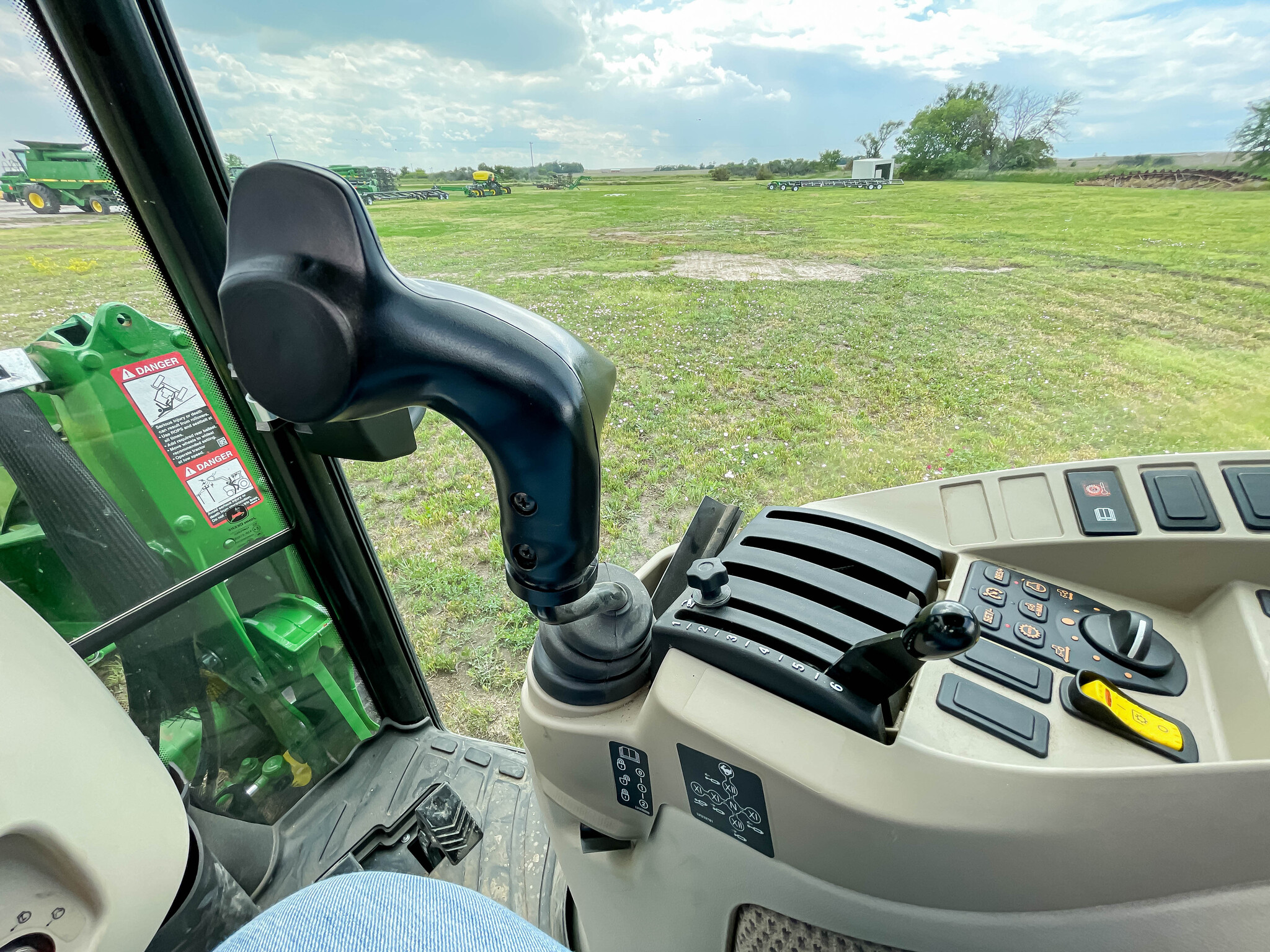  2022 John Deere 4052R at LandMark in Red Cloud, NE