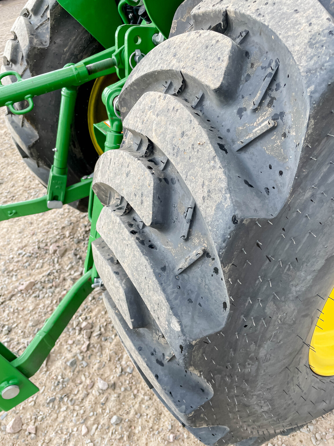  2022 John Deere 3033R at LandMark in Gothenburg, NE