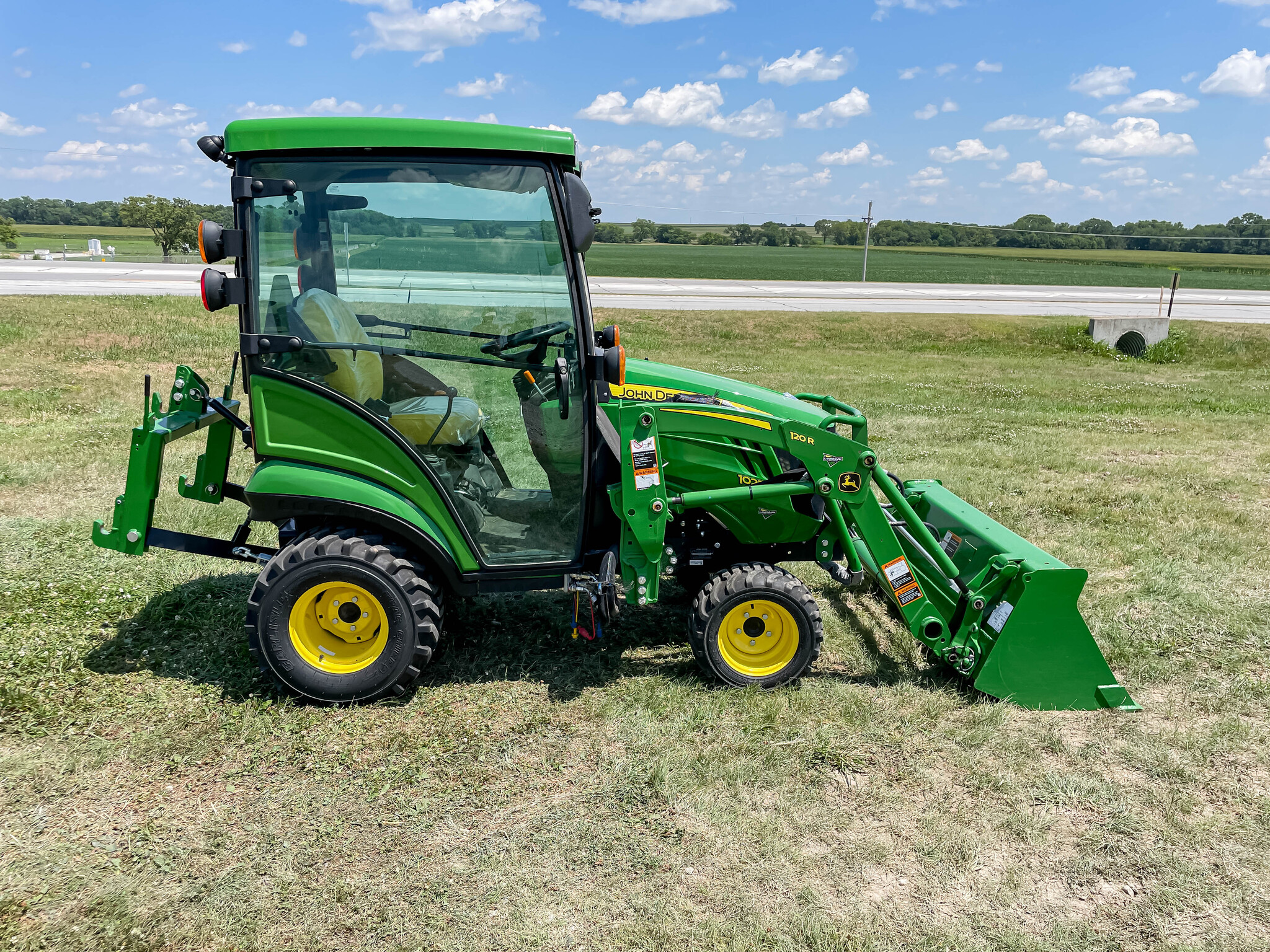  2022 John Deere 1025R at LandMark in Hastings, NE