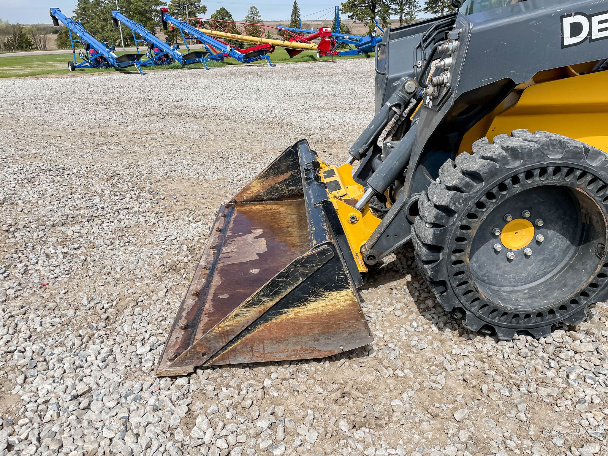  2022 John Deere 332G at LandMark in Superior, NE