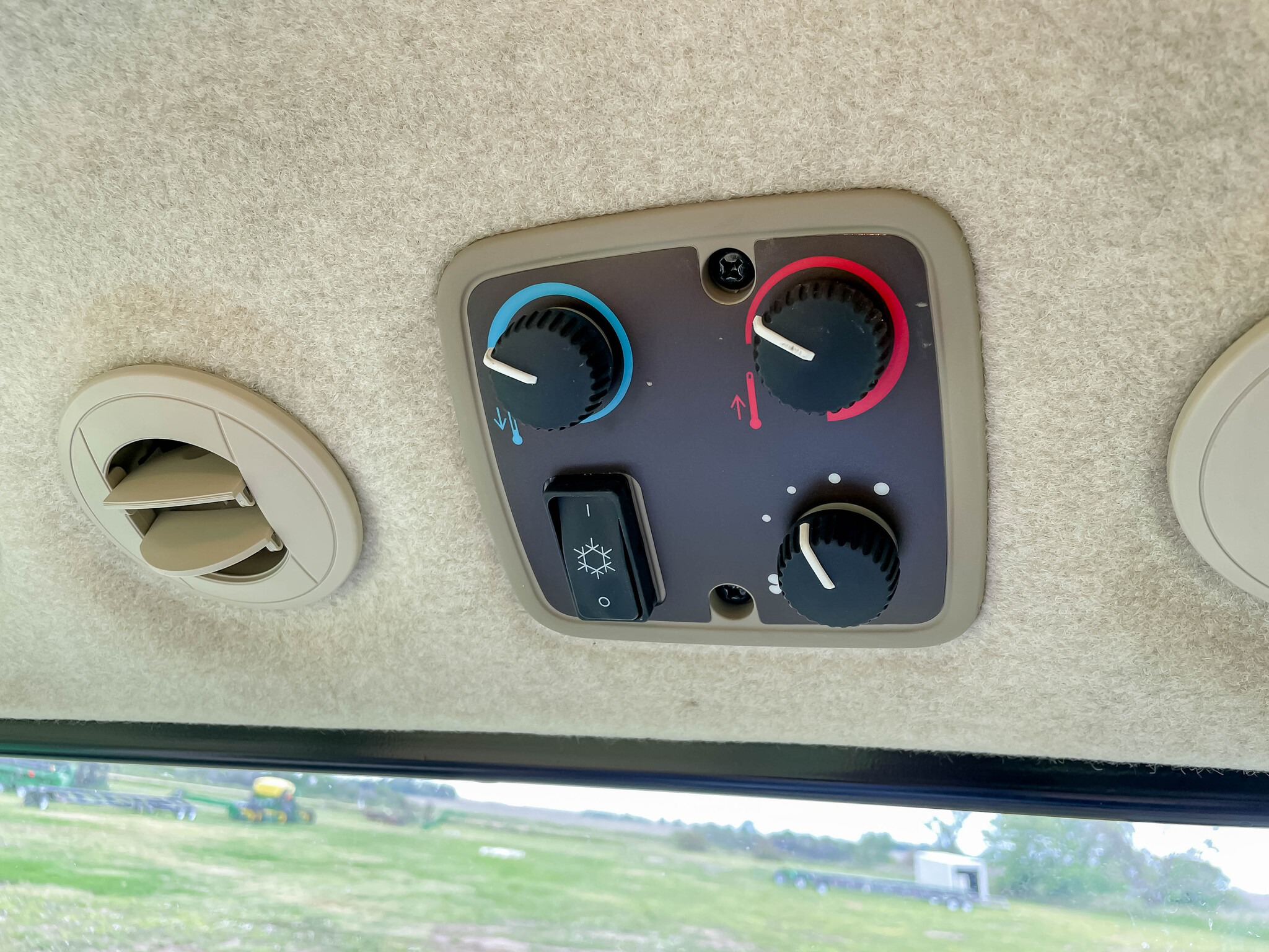  2022 John Deere 4052R at LandMark in Red Cloud, NE