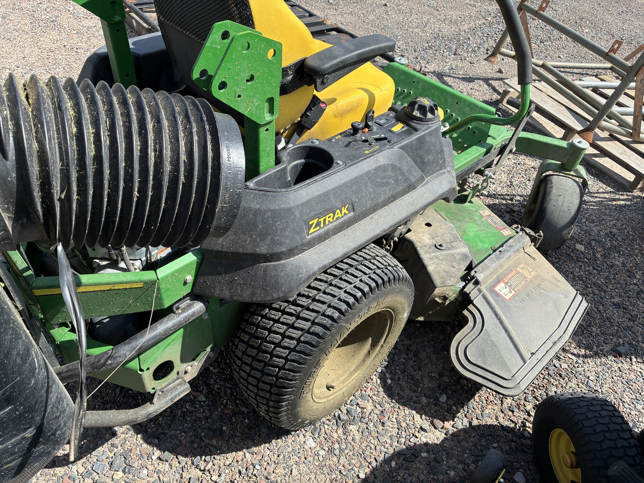  2021 John Deere Z735M at LandMark in Gothenburg, NE