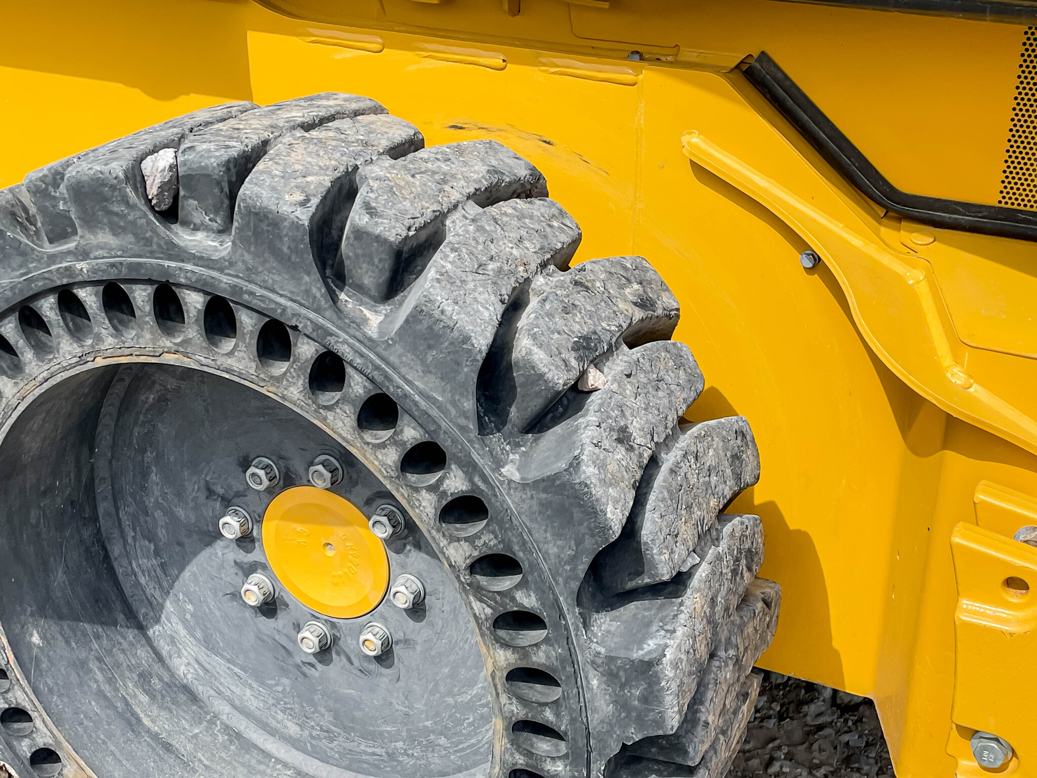  2022 John Deere 332G at LandMark in Superior, NE