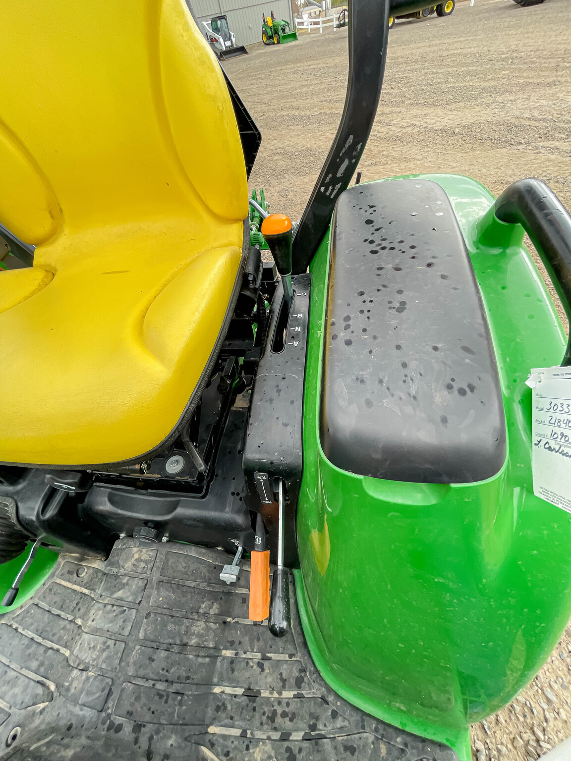  2022 John Deere 3033R at LandMark in Gothenburg, NE