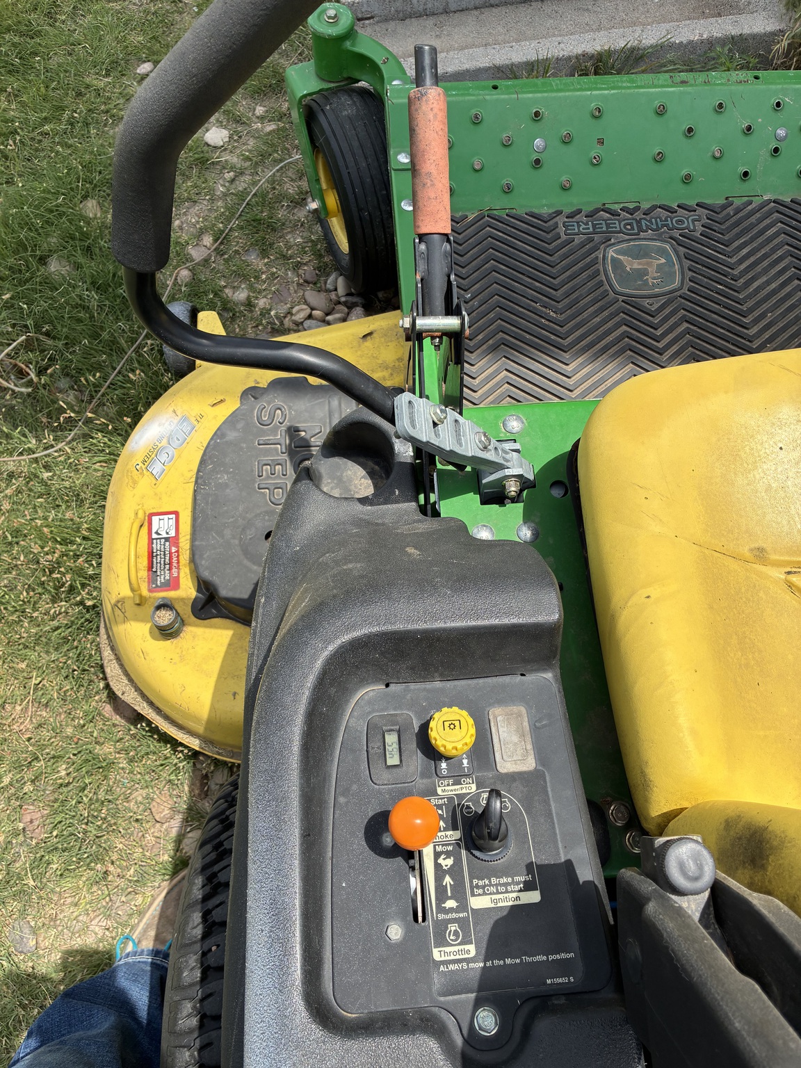  2010 John Deere Z445 at LandMark in Gothenburg, NE