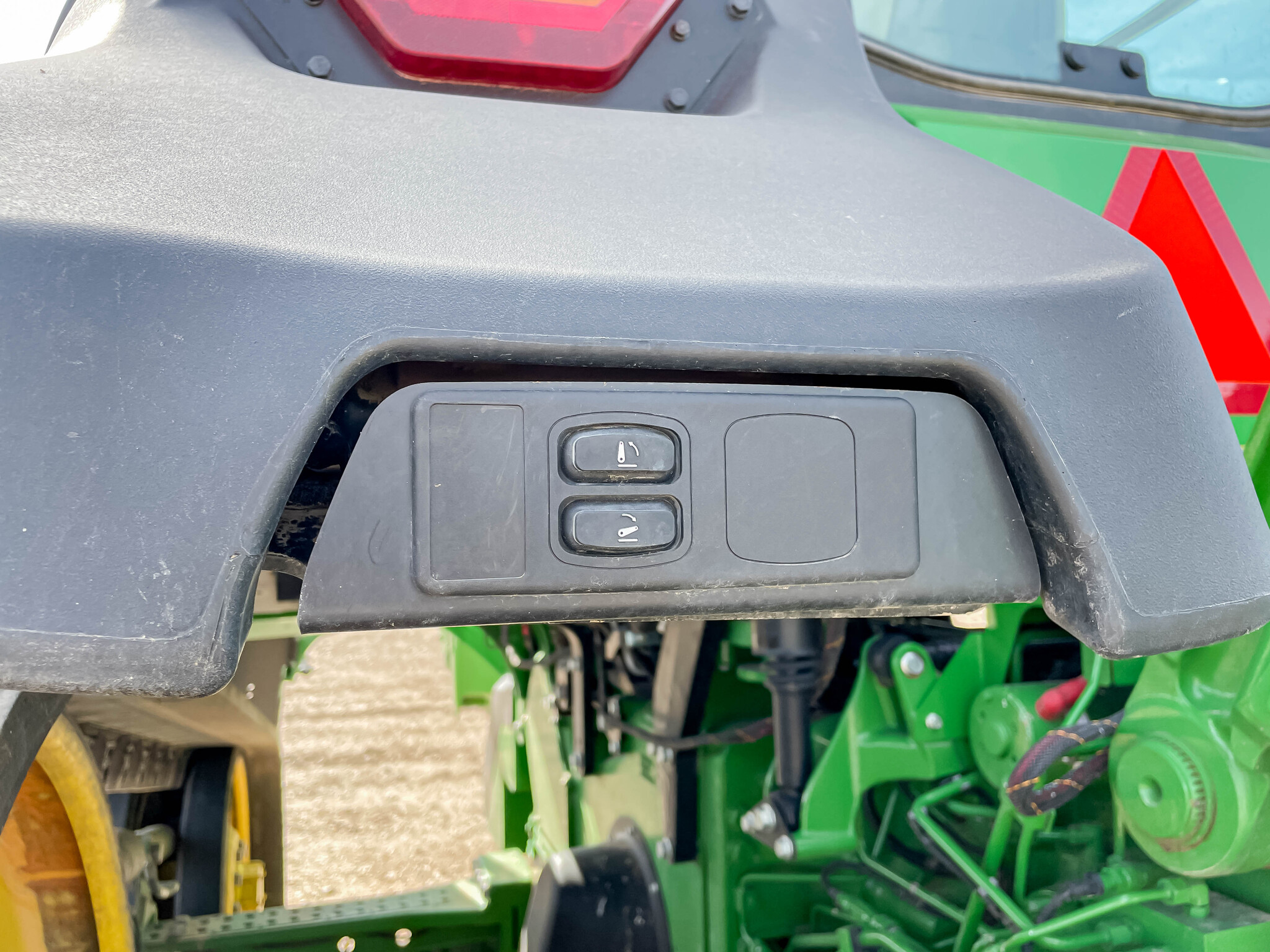  2022 John Deere 8RT 370 at LandMark in Minden, NE