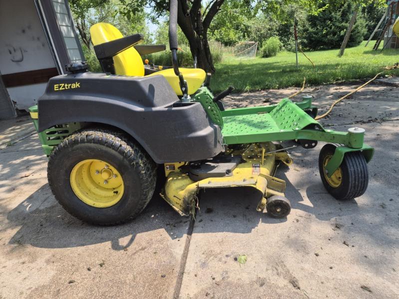  2015 John Deere Z435 at LandMark in Beatrice, NE