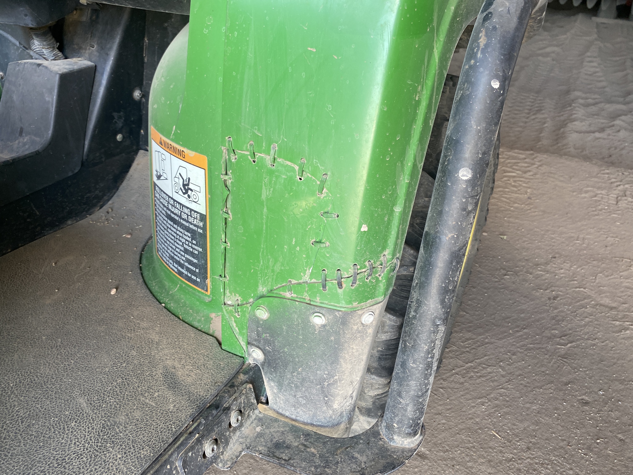  2011 John Deere XUV 825I GREEN at LandMark in Superior, NE