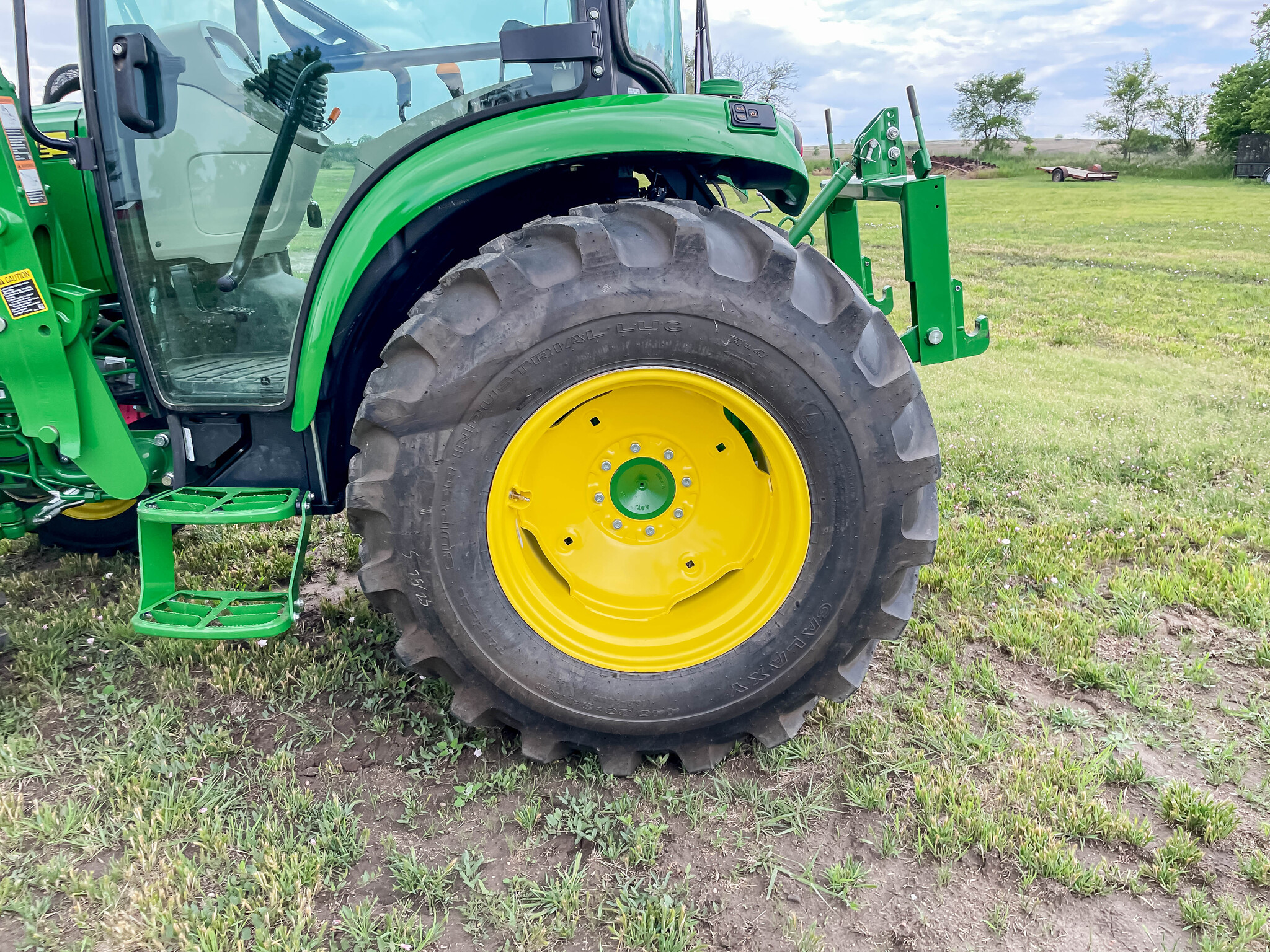  2022 John Deere 4052R at LandMark in Red Cloud, NE