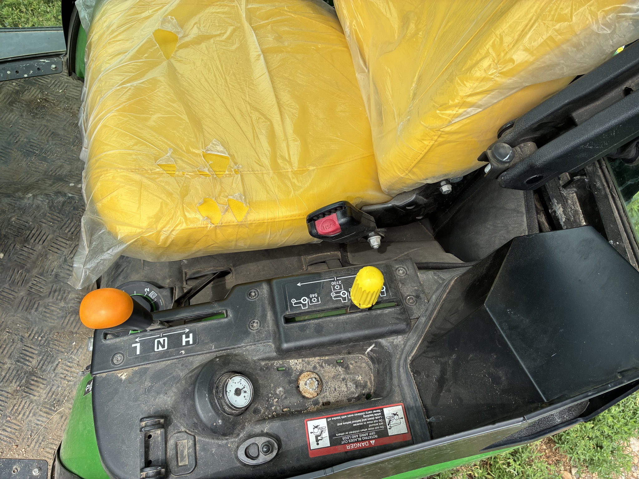  2021 John Deere 2025R at LandMark in Lexington, NE