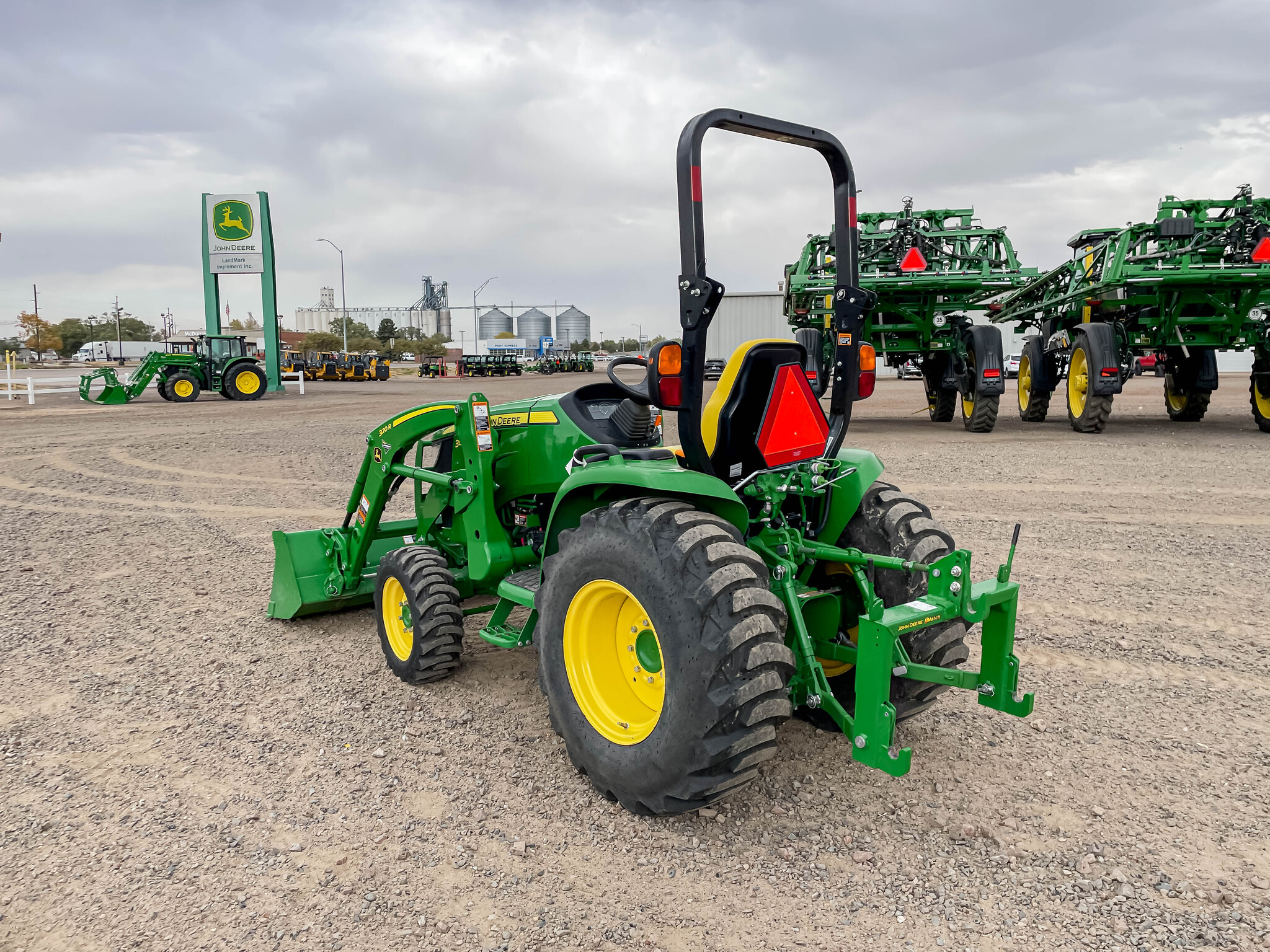  2022 John Deere 3033R at LandMark in Gothenburg, NE