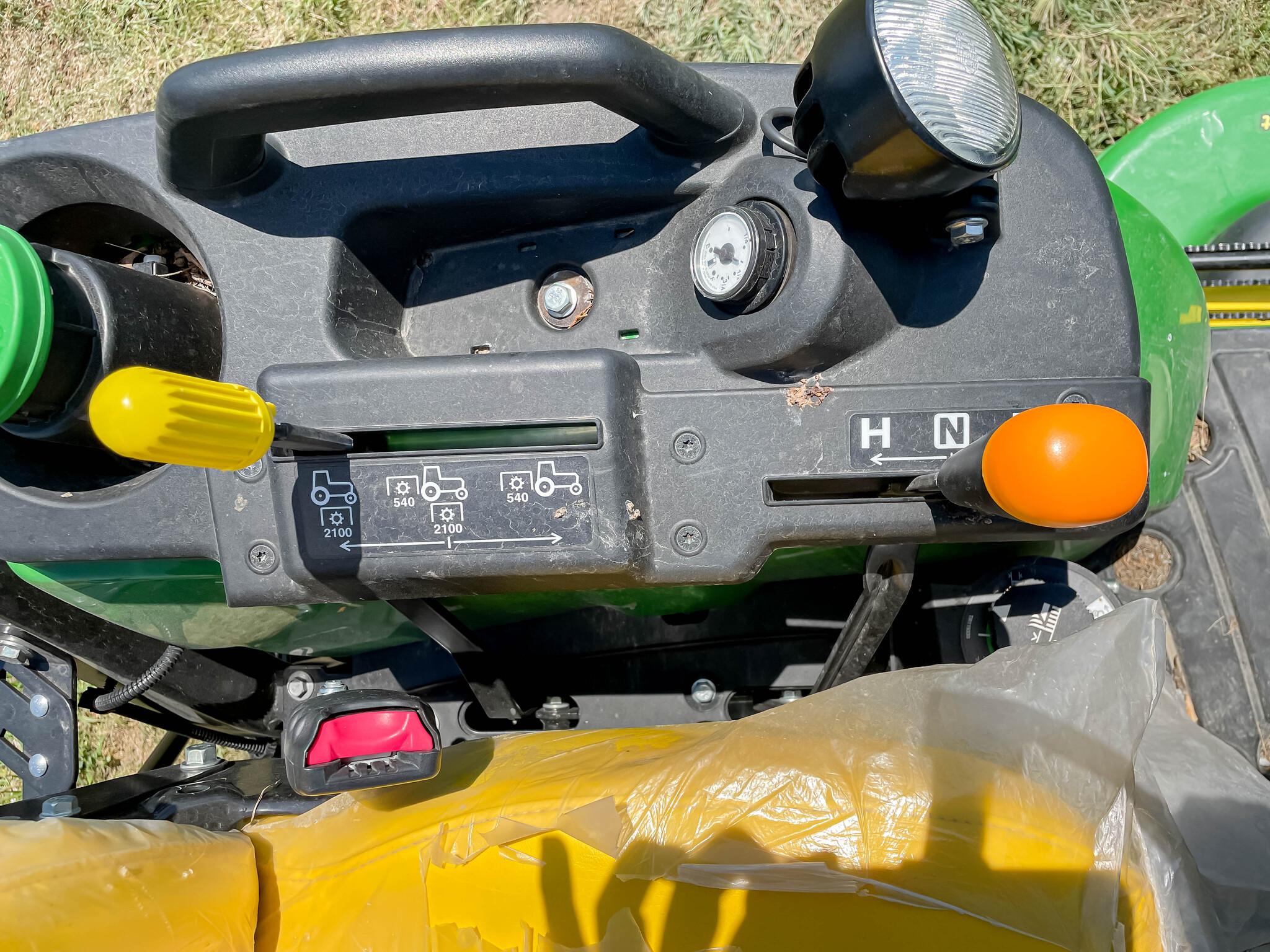  2023 John Deere 2025R at LandMark in Beatrice, NE