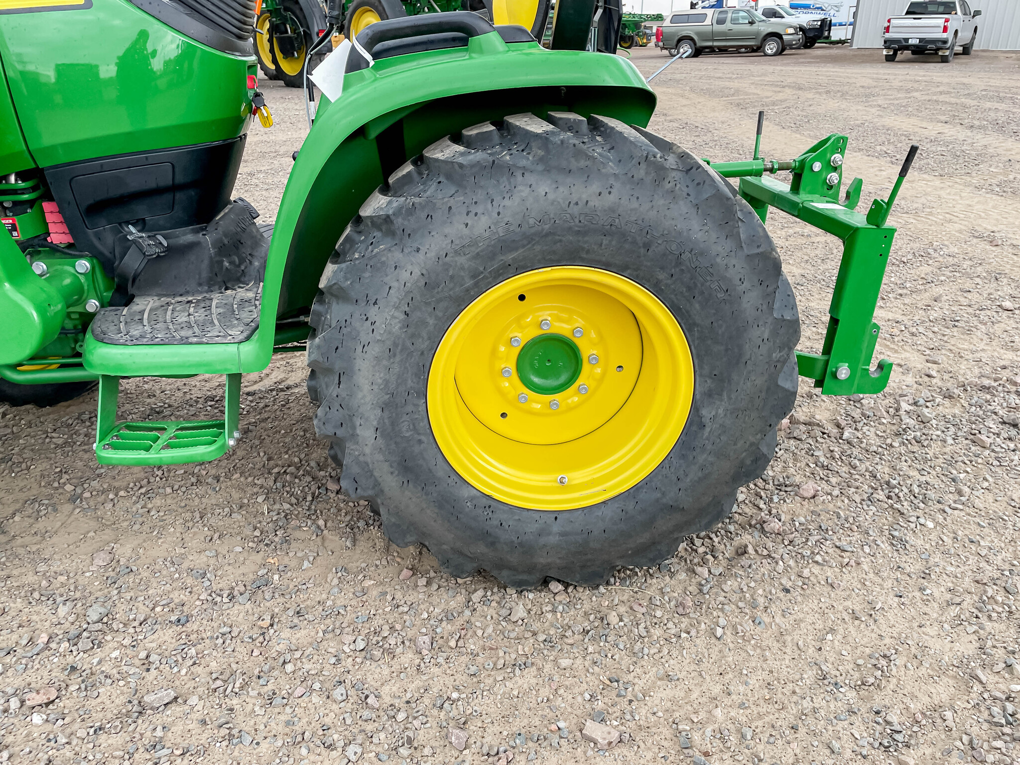  2022 John Deere 3033R at LandMark in Gothenburg, NE