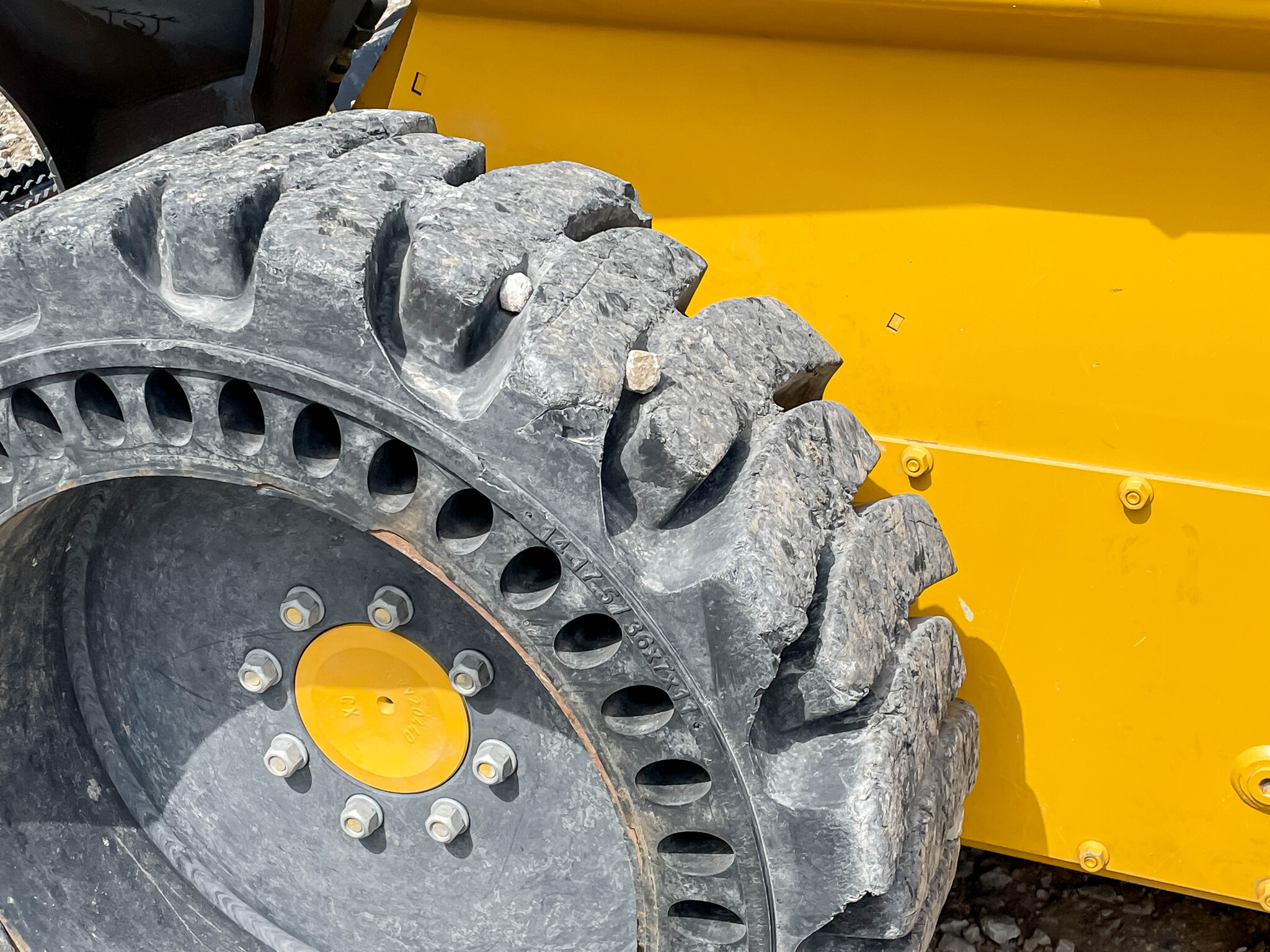  2022 John Deere 332G at LandMark in Superior, NE