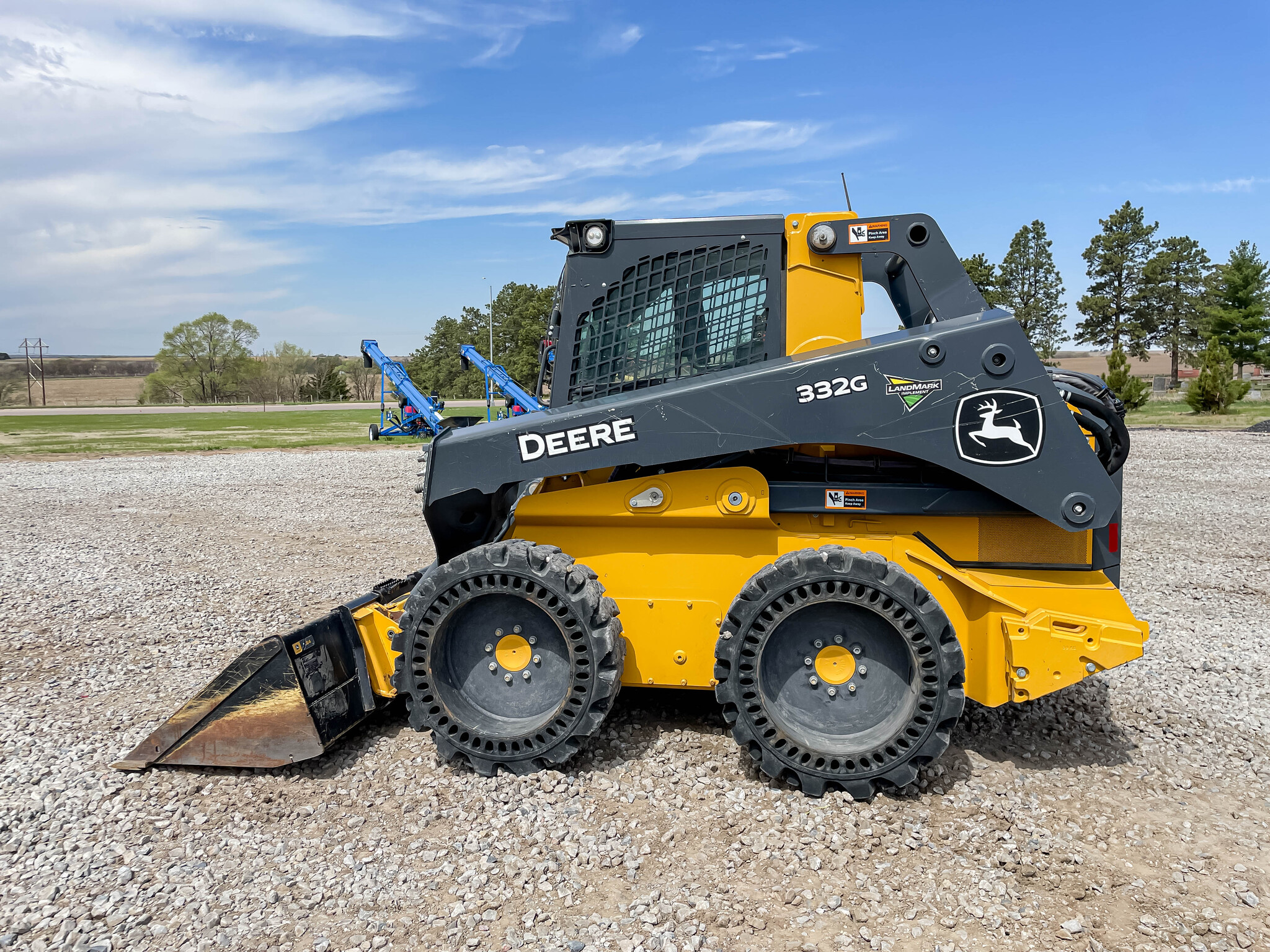  2022 John Deere 332G at LandMark in Superior, NE