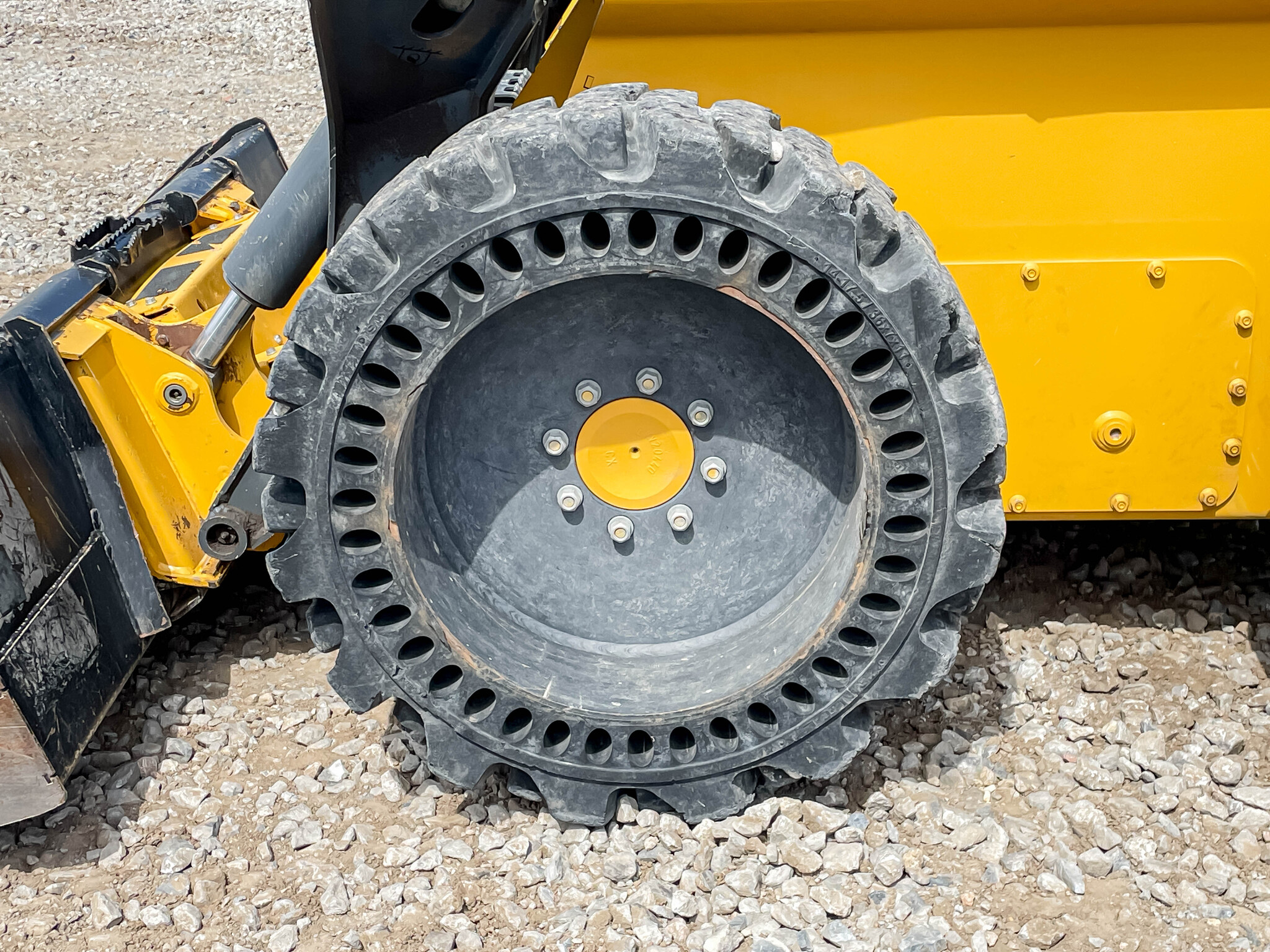  2022 John Deere 332G at LandMark in Superior, NE