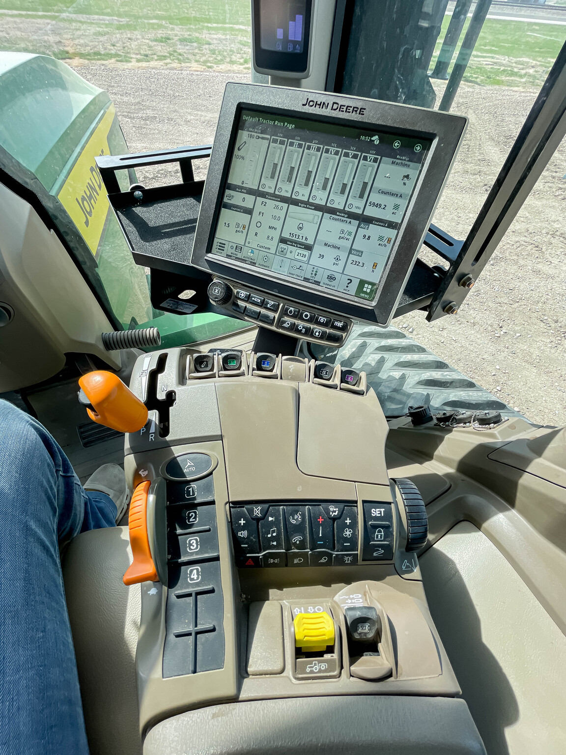  2022 John Deere 8RT 370 at LandMark in Minden, NE