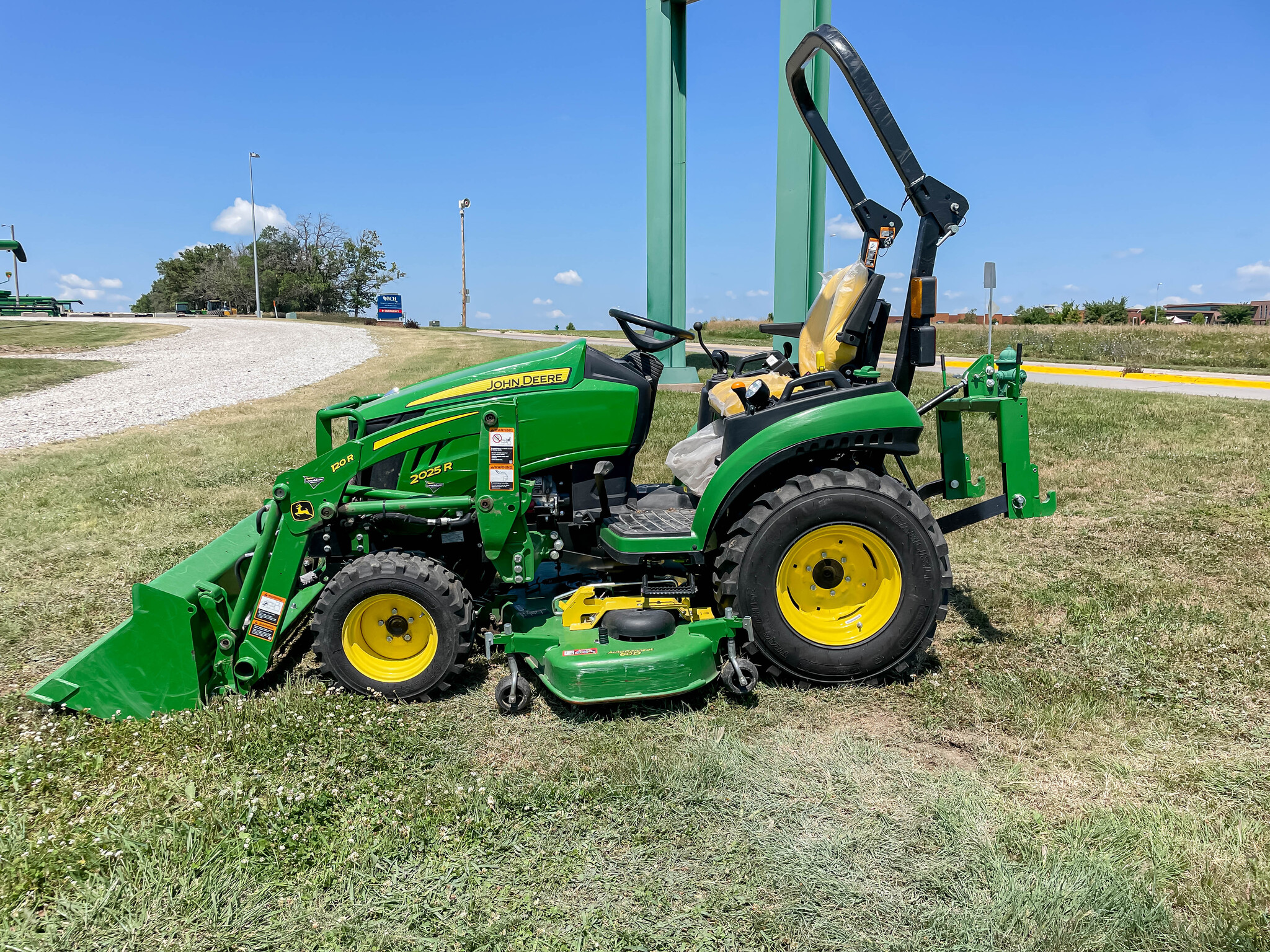  2023 John Deere 2025R at LandMark in Beatrice, NE